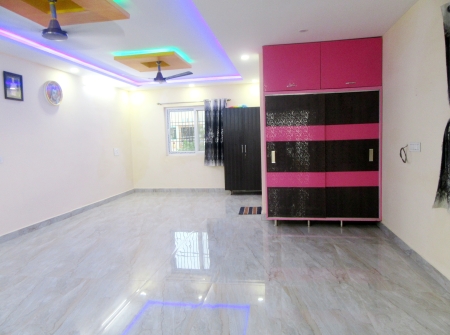 8) Li id 379 - Second Floor Pent House Hall.jpg